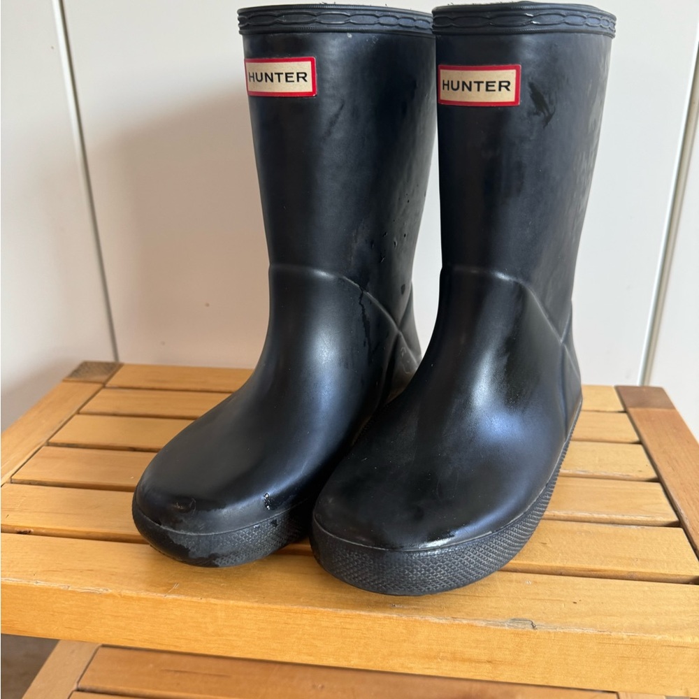 Girls black rain boots